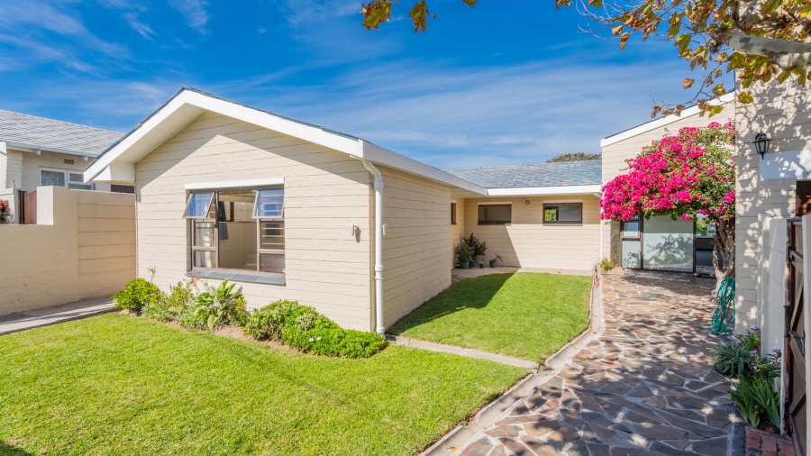5 Bedroom Property for Sale in Zeekoevlei Western Cape